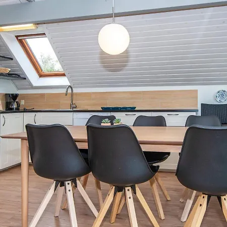 6 Person In R M Toftum (Syddanmark)
